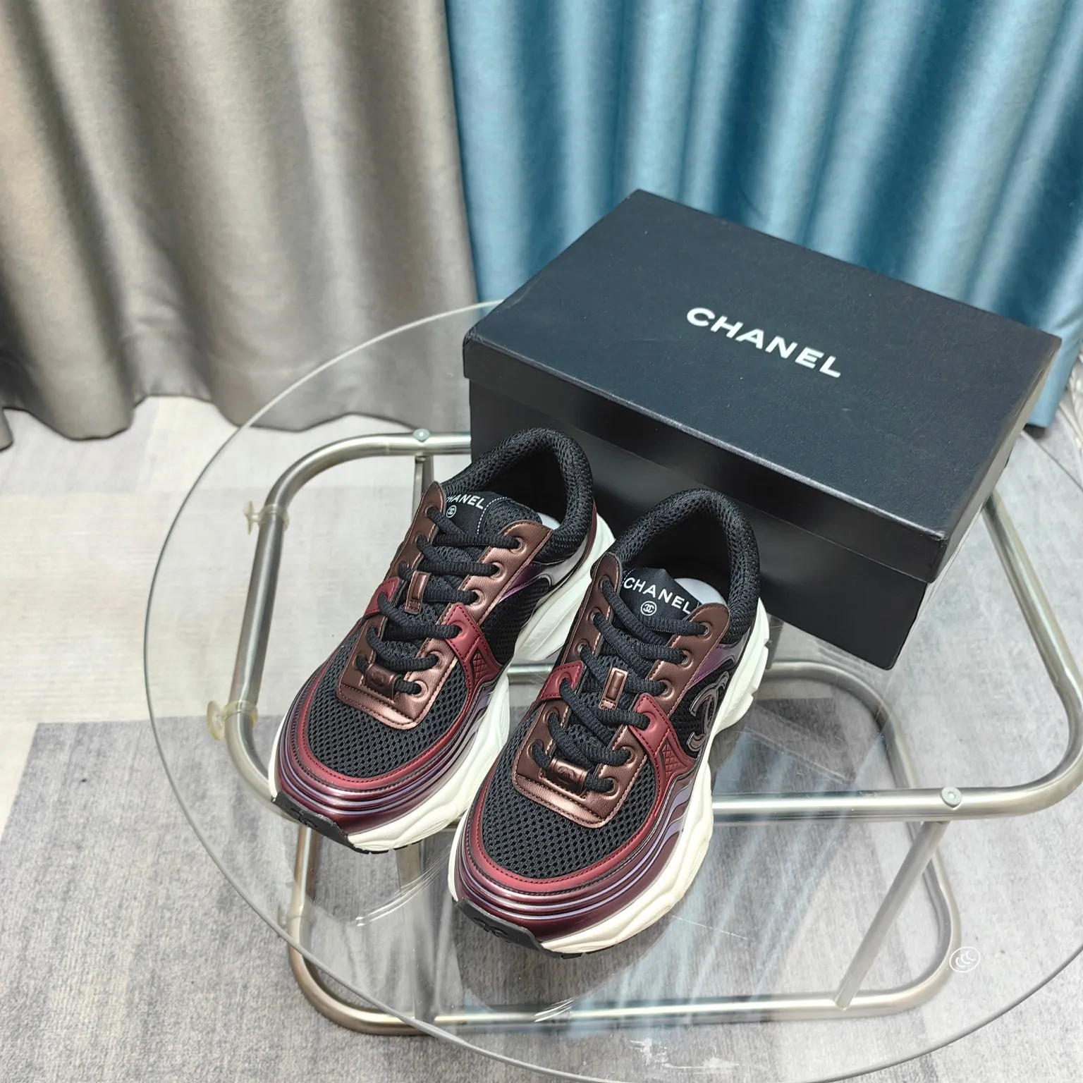 p680🐮🐮Chanel Chanel dad shoes, men and women couples - 2025 counter top casual sports shoes This classic design; the upper is electro-embroidered with a variety of techniques; the outsole is fashionable and sporty; it is unusual to incorporate a variety of color matching elements... The diversified mix and match is very beautiful and versatile, casual, fashionable, sports and outdoor can be taken into account... ꫛꫀꪝ Go➫ Material: ❶Upper is made of: Original imported first-layer silk cowhide + original waterproof cloth + original first-layer cowhide ❷Inner lining: original sheep lining + mesh ❸Outsole based on: original TPU combination outsole Special counter boutique packaging complete set for women 35–41